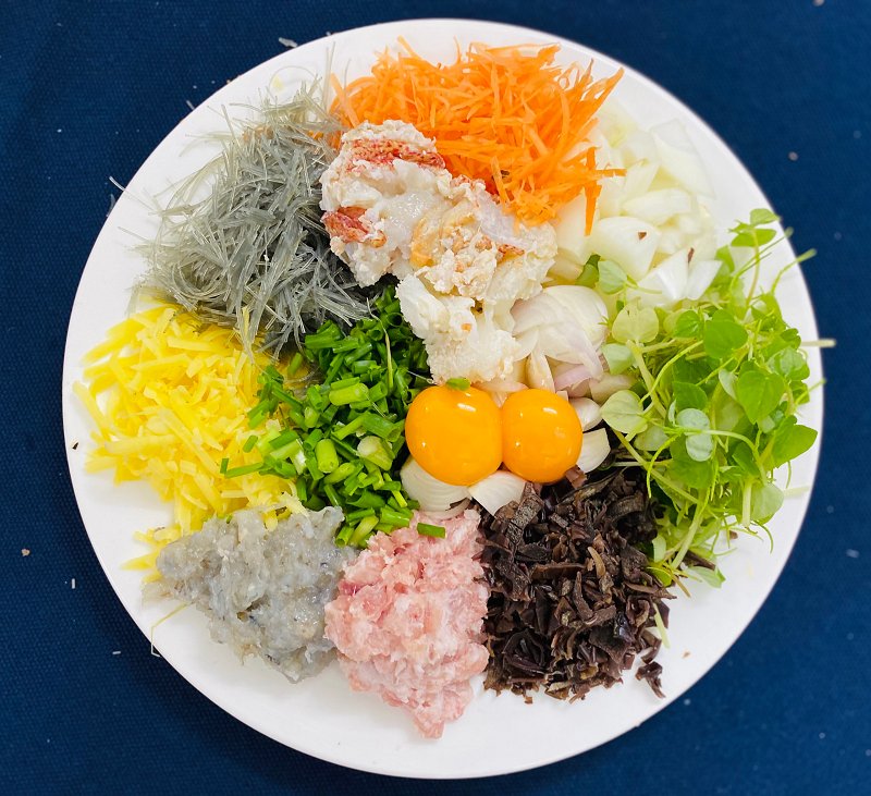 Nhân nem tôm hùm Ca đậm đà tinh chất biển khơi
