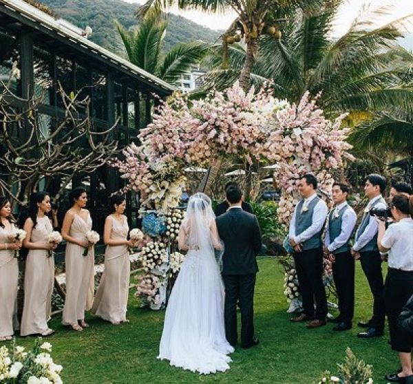 Tiệc cưới tôm hùm phong cách châu Á tự chọn