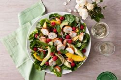 Salad tôm hùm trái cây  - Cảm nhận hương vị mùa hè thanh mát 