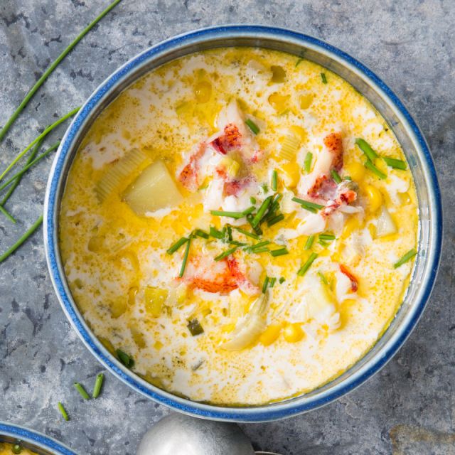 Học làm món tôm hùm & ngô chowder