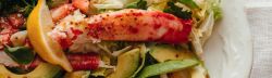 Món ăn đầu tiên dành cho buổi sáng : Salad cua hoàng đế cobb