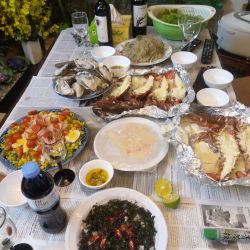 Tiệc gia đình - 6 tôm hùm chix, tiết canh, nướng phomai, salad, miến xào  