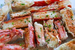 Chân cua hoàng đế nướng bơ