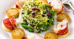 Cách làm món Salad tôm hùm và khoai tây nóng ăn kèm sốt mayonnaise truffle