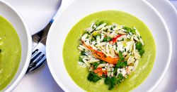 Cách làm món súp đậu lạnh với tôm hùm và salad risoni
